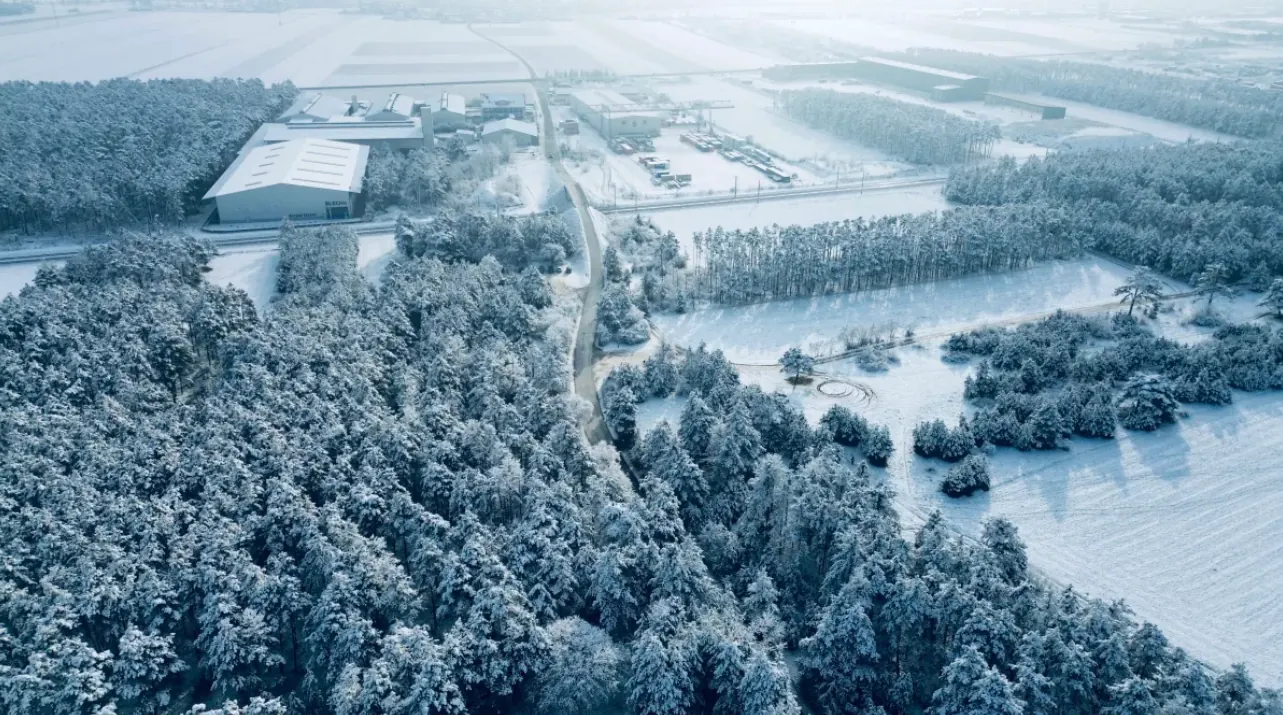 Drohnenaufnahme einer winterlichen Landschaft